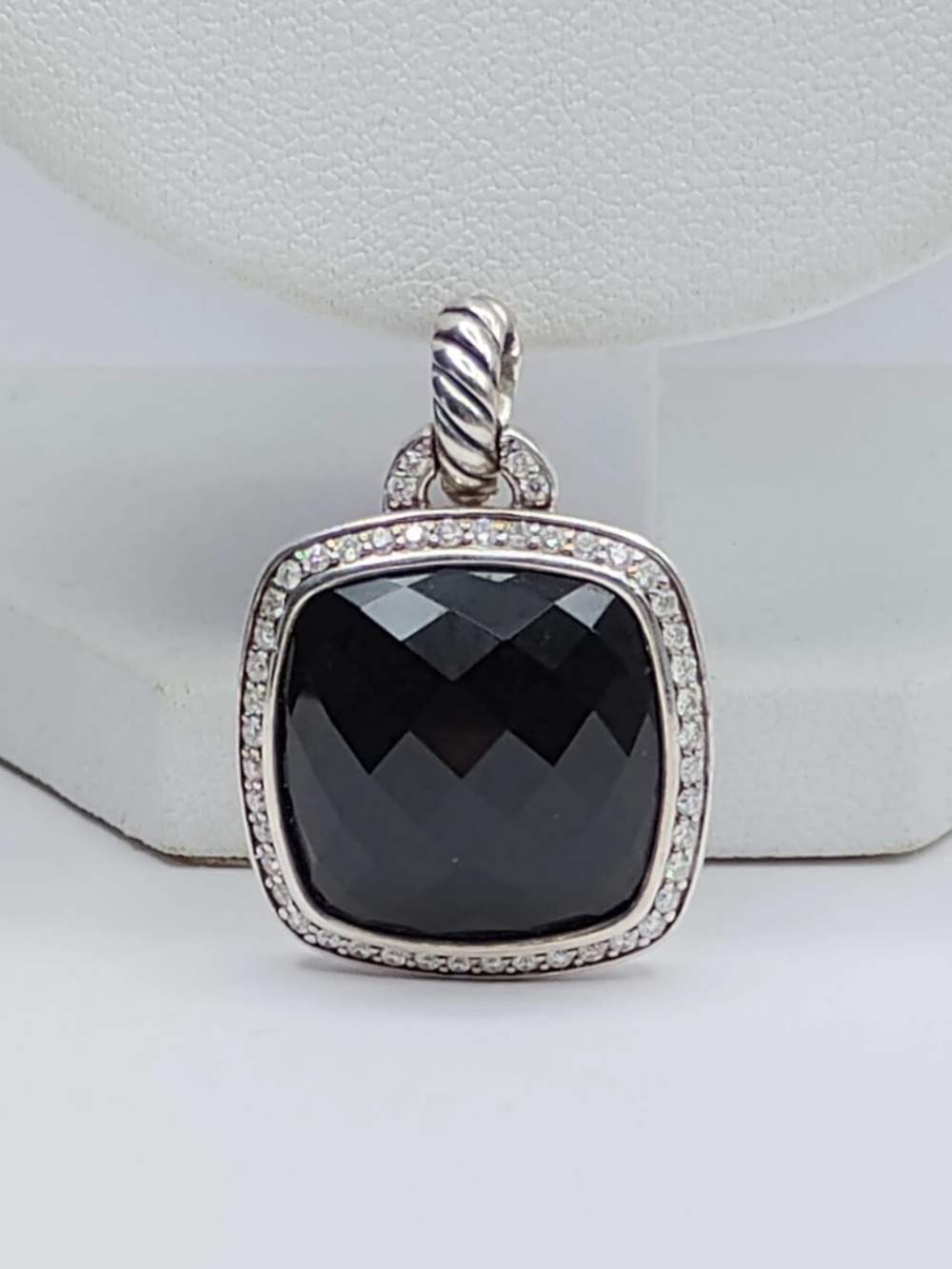David Yurman Albion 17mm Black Onyx
Diamond Pendant Enhancer